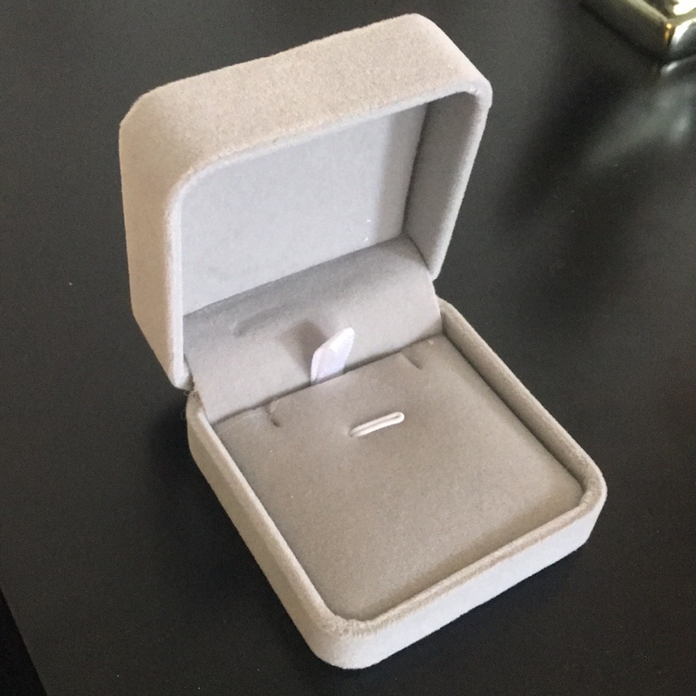 10 Necklace cases. Each comes with cleaning cloth.